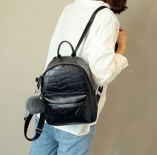 Стильный женский рюкзак с меховым брелком 573МБ фото