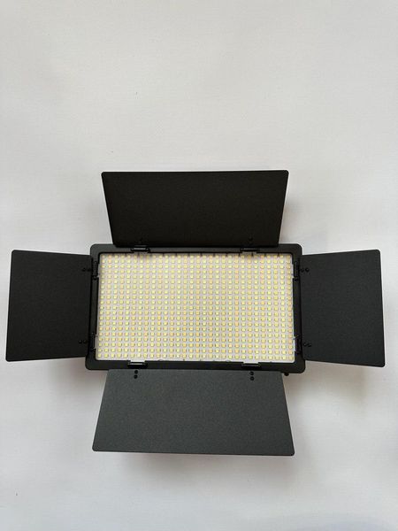 Видеосвет LED осветитель Varicolor PRO LED U600+ (3200-6500K) с регулировкой и сетевым адаптером 1387 фото