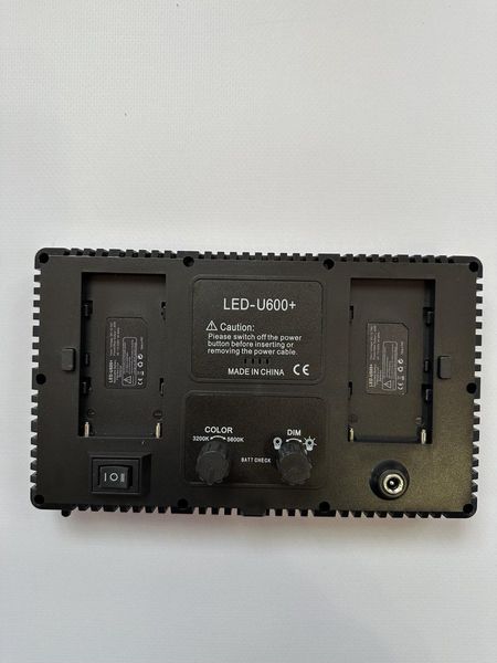 Відеосвітло LED освітлювач Varicolor PRO LED U600+ (3200-6500K) з регулюванням та мережним адаптером 1387 фото